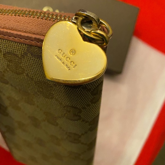 Gucci Zip-Around Wallet Heart Charm - Picture 4 of 12